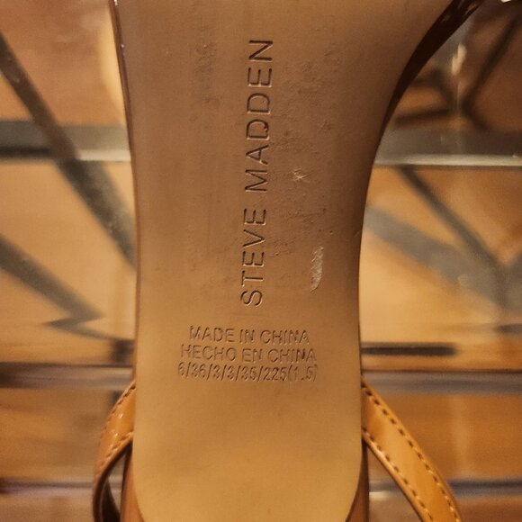 Steve Madden Bow Tie Patent Leather Kitten Heel Strappy Sandal - Picture 2 of 5